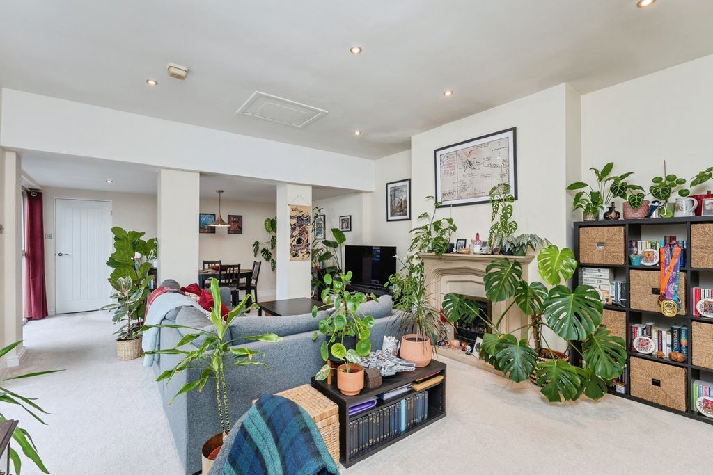 Property photo 2 of 35 Lounge/Diner