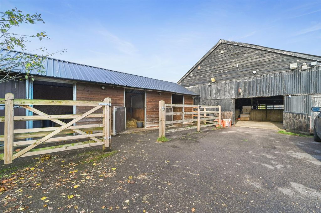 Property photo 3 of 20 Stable And Barn