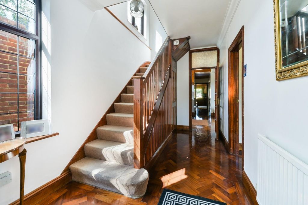 Property photo 3 of 21 Temple Road,