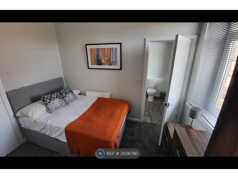 Property photo 2 of 12 Room 4 - Available