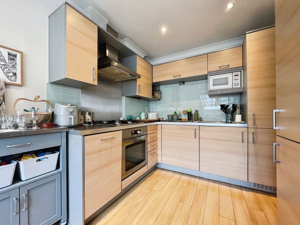 Property photo 3 of 9 Kitchen