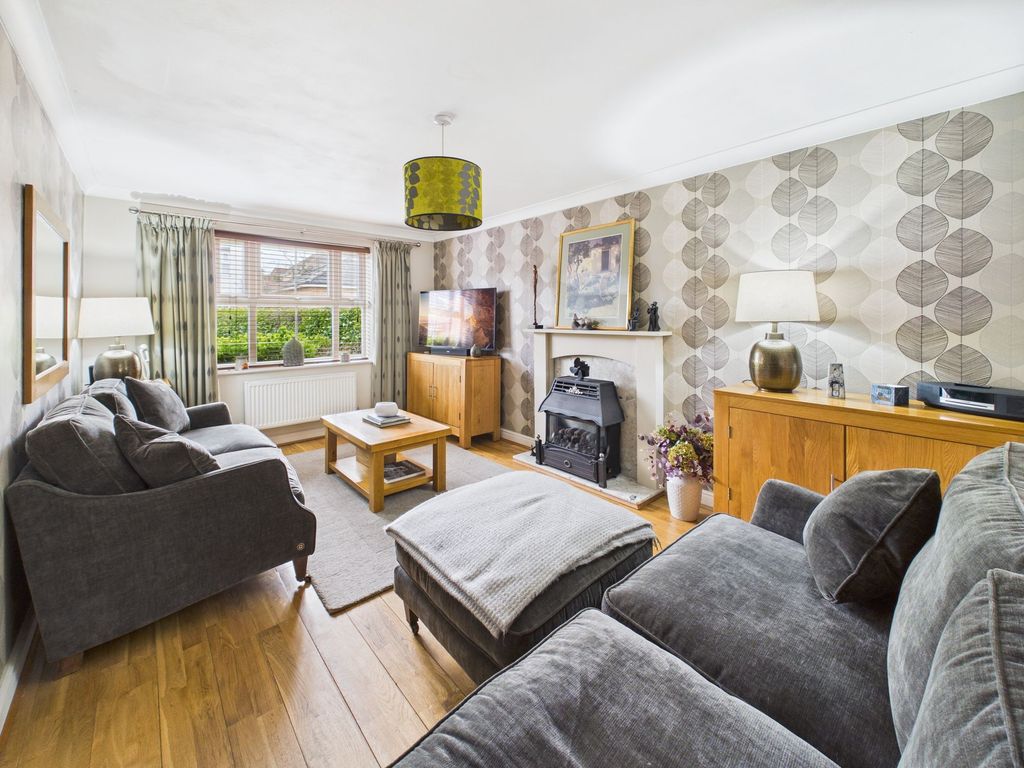 Property photo 3 of 28 Lounge