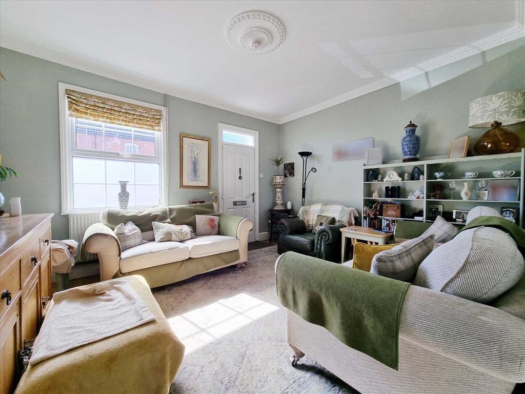 Property photo 2 of 10 Lounge: