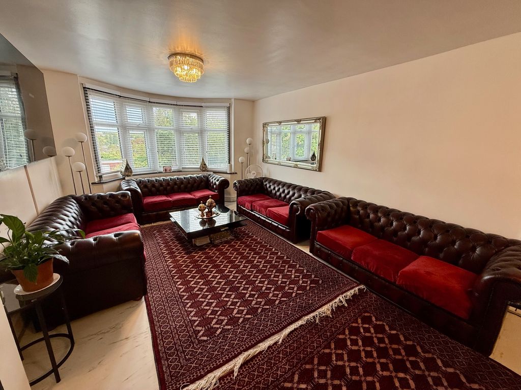 Property photo 2 of 19 Image