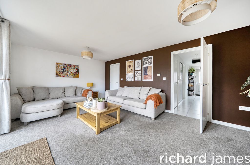 Property photo 3 of 13 805A1800Dccb47229829Bdabf8Fc618E