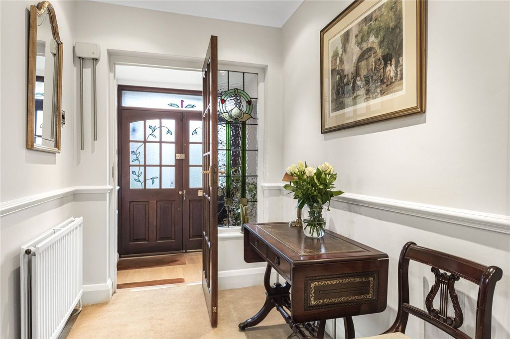 Property photo 2 of 28 Picture No. 18