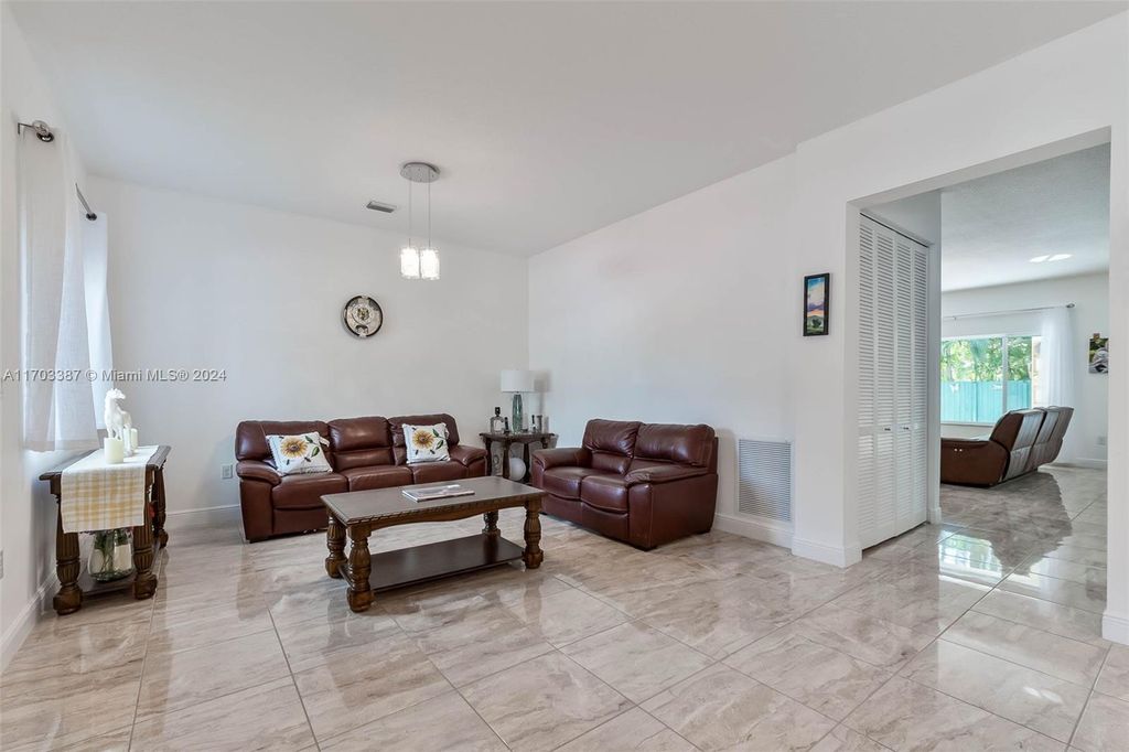 Property photo 2 of 33 <Alttext/>