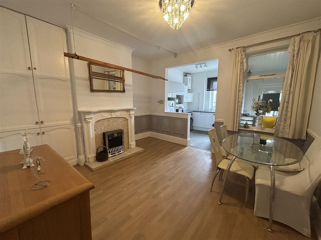 Property photo 3 of 9 Dining Room