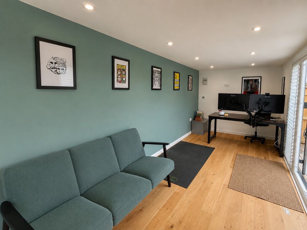 Property photo 3 of 11 Photo 6