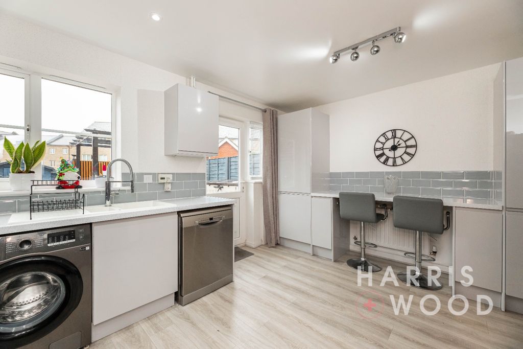 Property photo 2 of 28 4380311