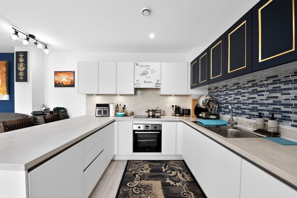 Property photo 3 of 21