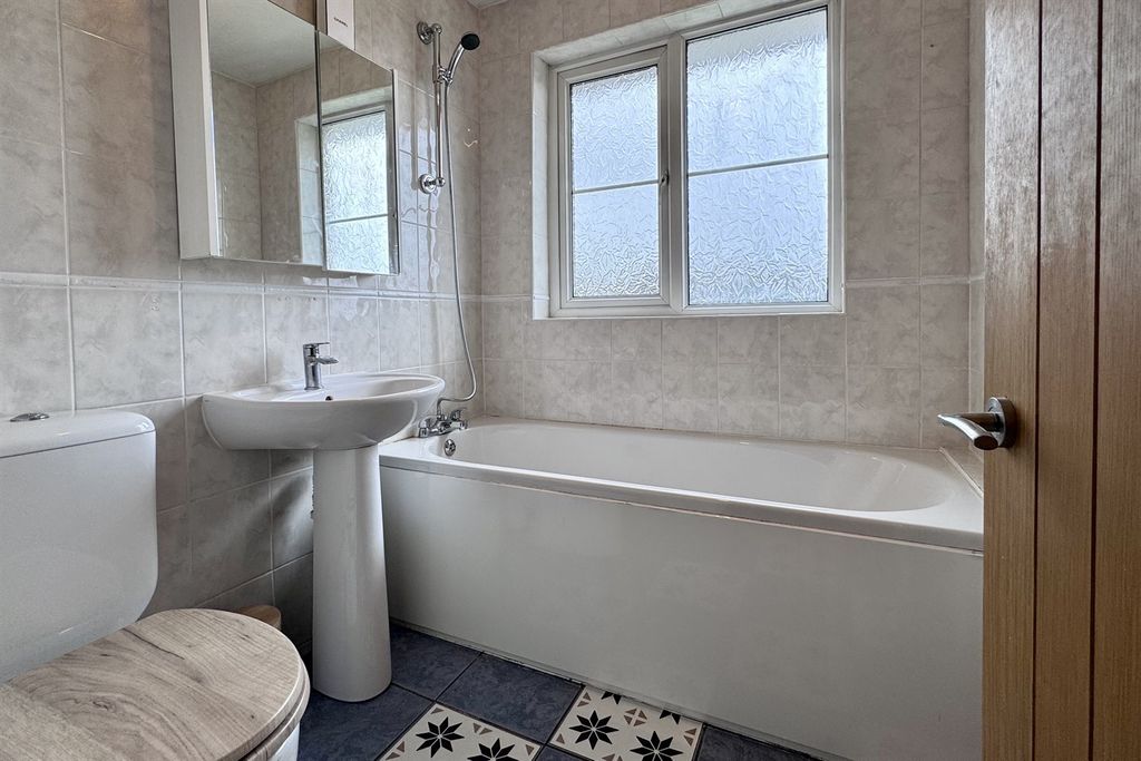 Additional image 20 of 4 bed detached house for saleShropshire Drive, Glossop SK13