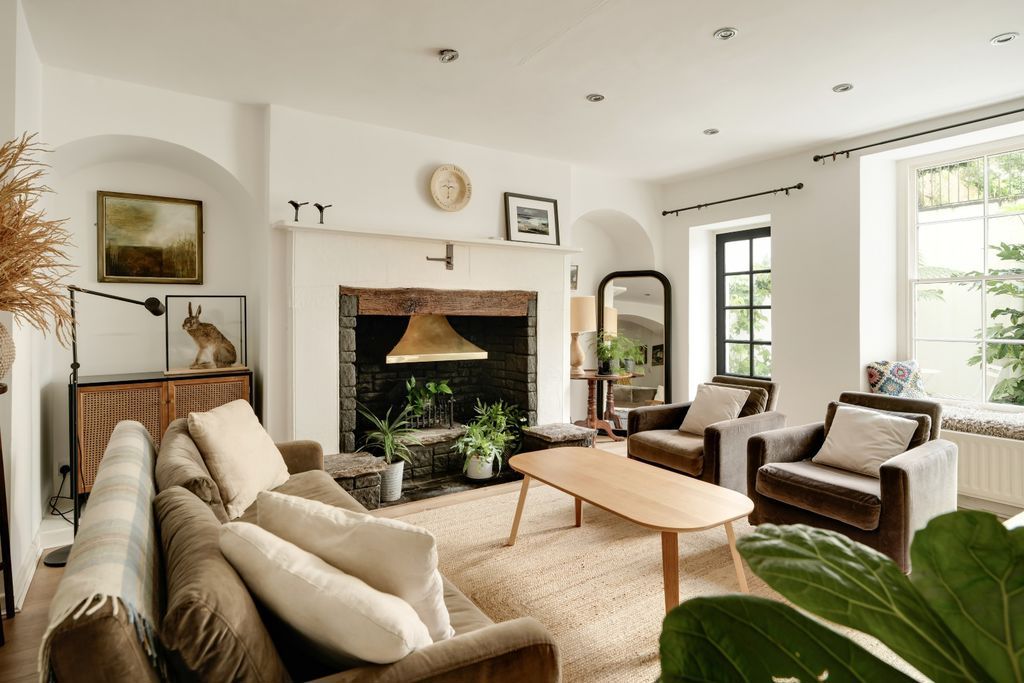 Property photo 1 of 13 Sitting Room