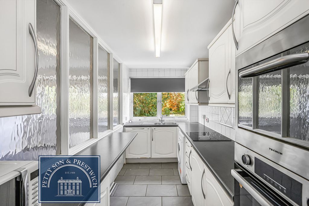 Property photo 3 of 16 Kitchen