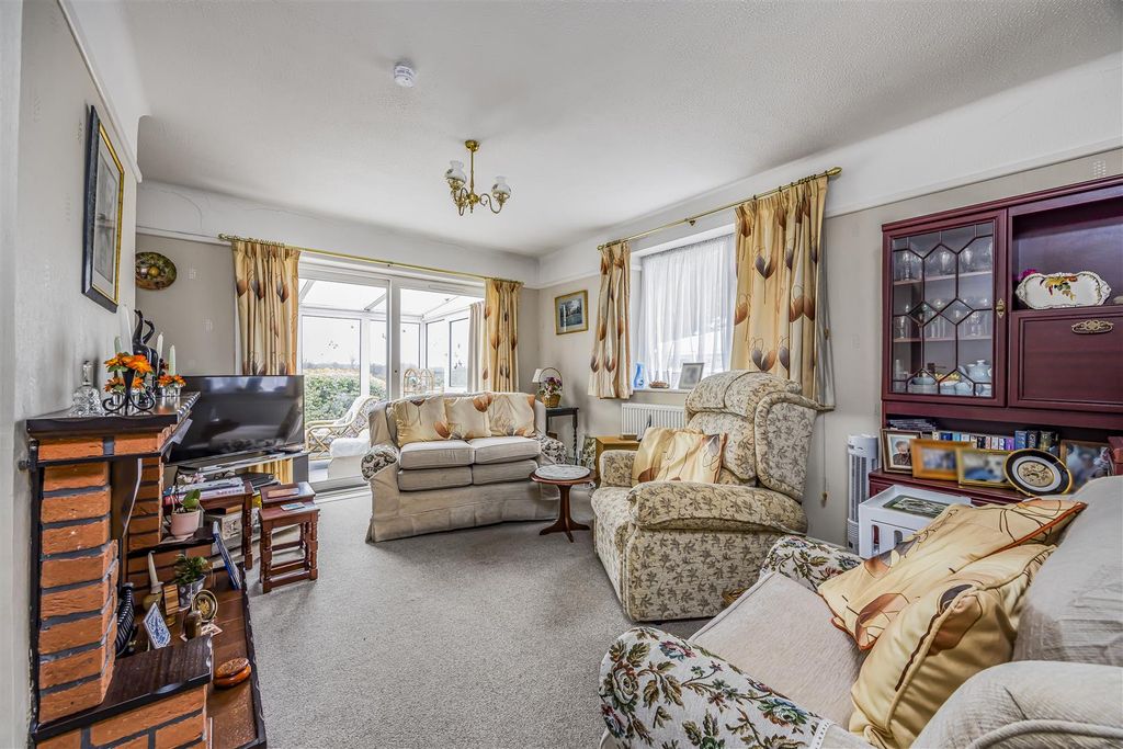 Property photo 3 of 20 42 Deverell Place, Purbrook-Porticomarketing-O'har