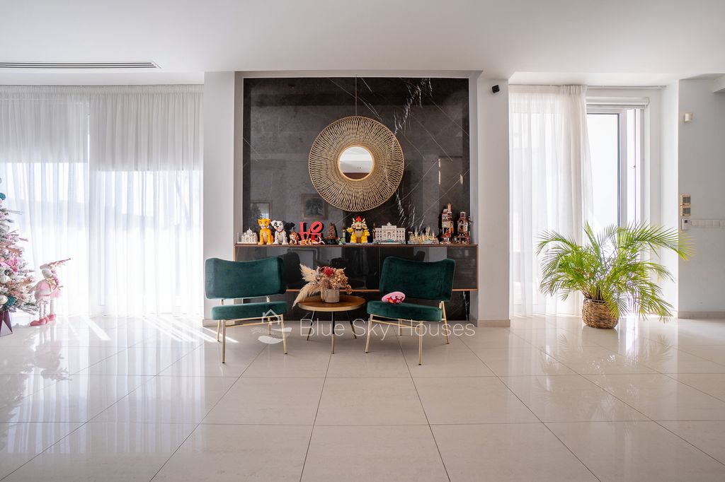 Property photo 2 of 67