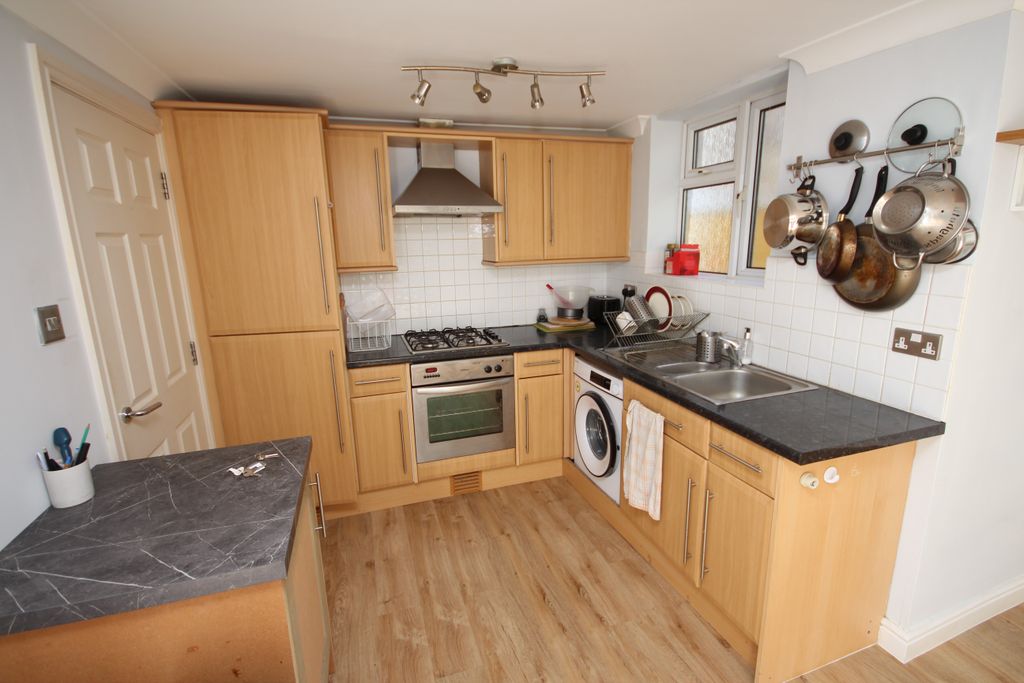 Property photo 3 of 9 Kitchen