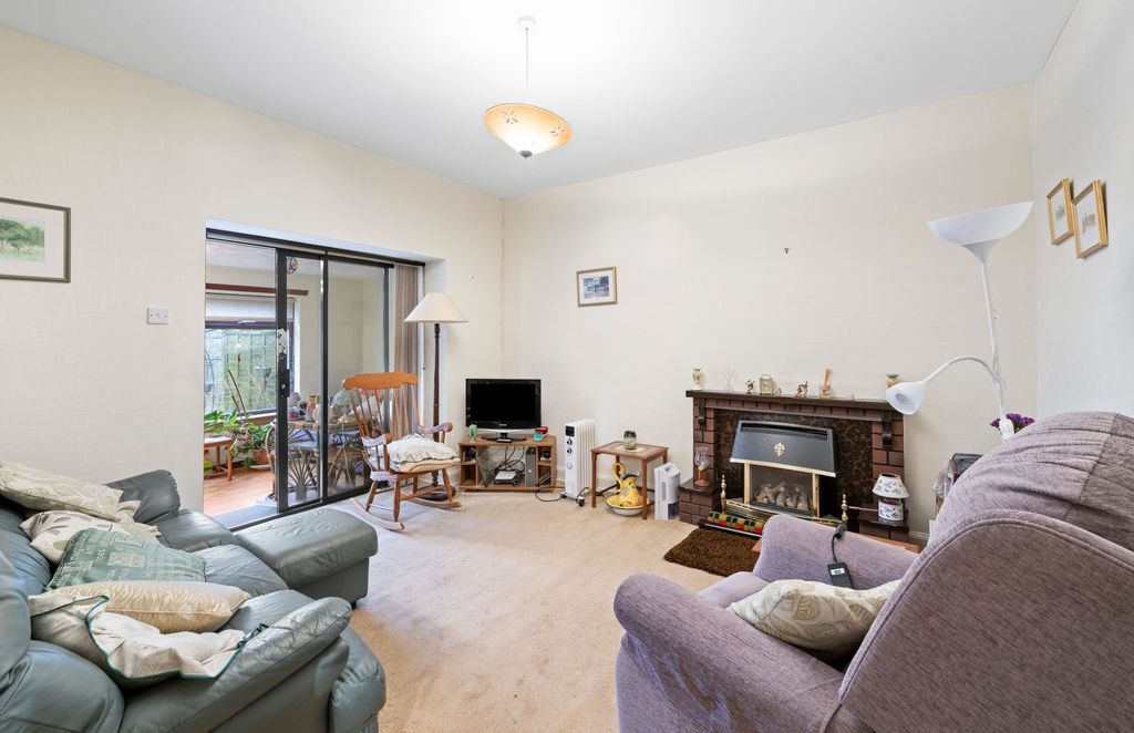 Property photo 2 of 22