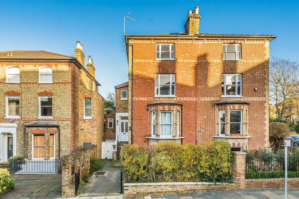 Property photo 1 of 8