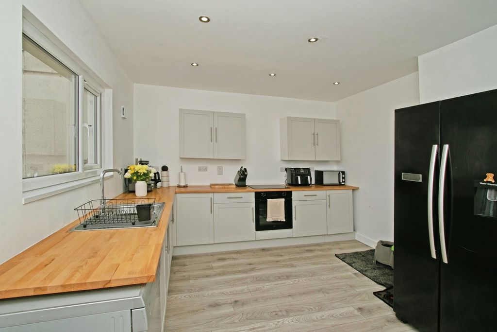 Property photo 3 of 10 Pbox-Img.Jpg