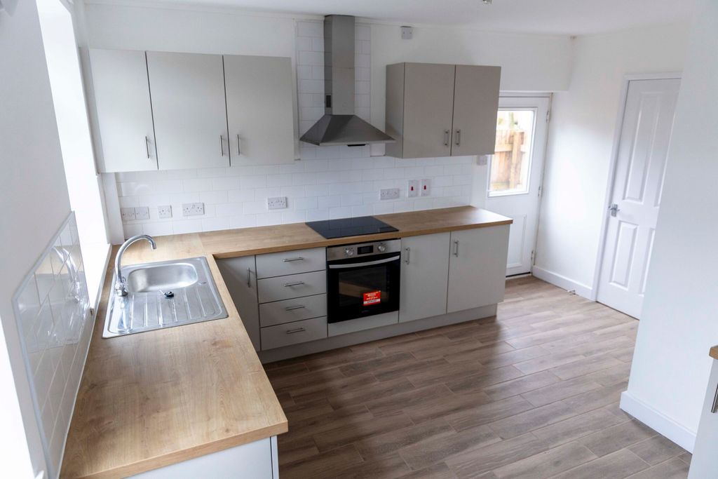 Property photo 3 of 37