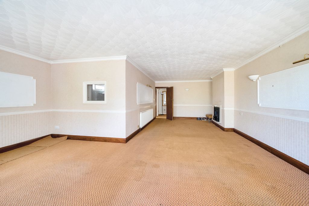 Property photo 3 of 20 1325978-5-686Fe31...