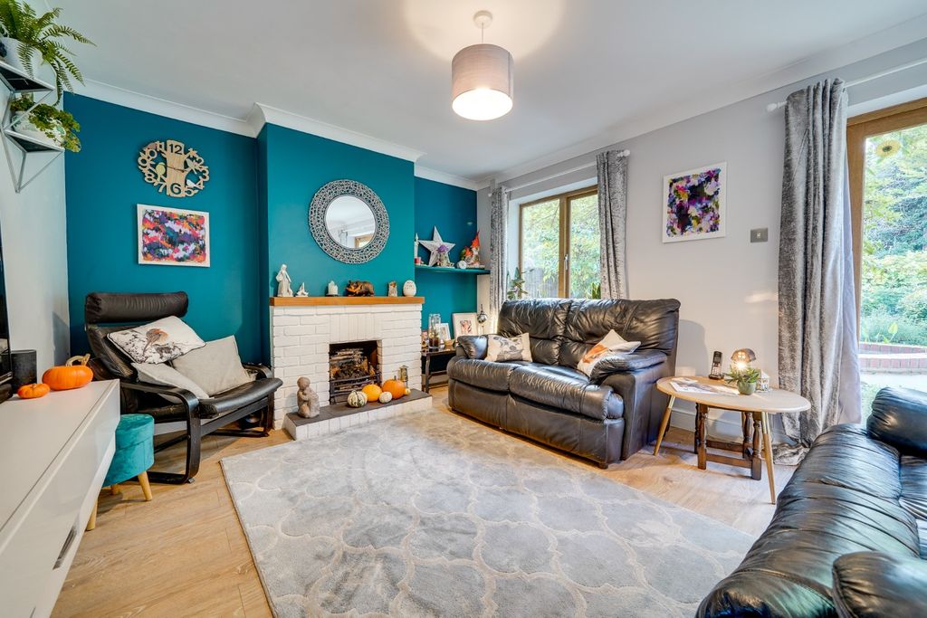 Property photo 2 of 18 2885144