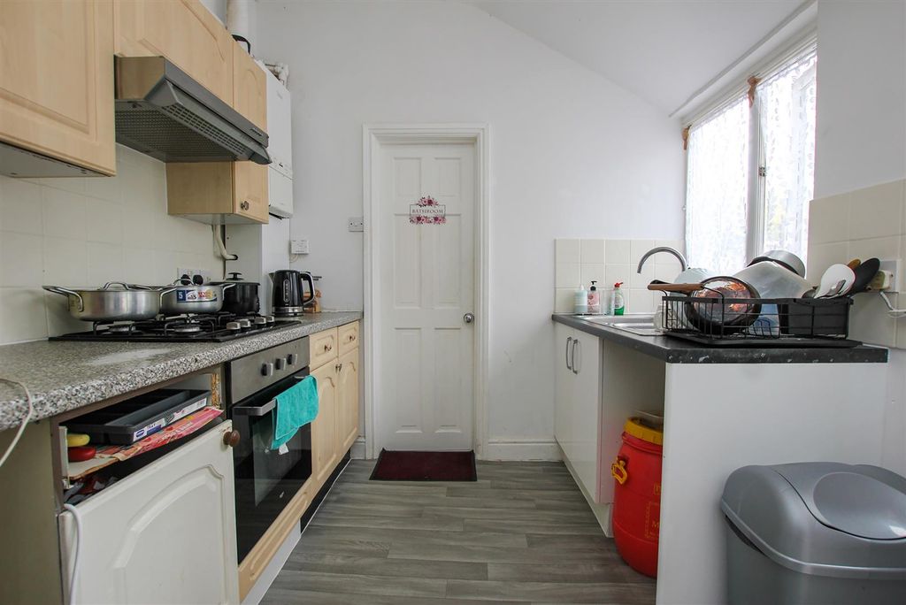 Property photo 2 of 16 Kitchen Flat 2A