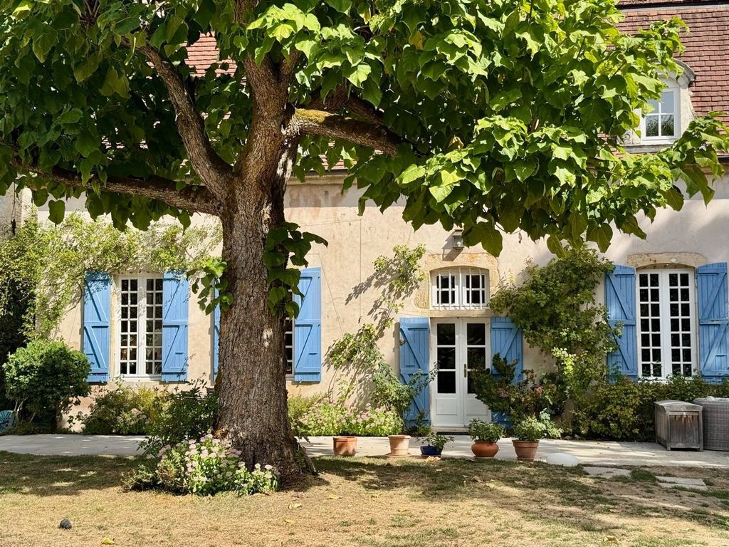 Property photo 1 of 14 Character Property With Garden, Outbuildings And Swimming-Pool - 10 Minutes From Beaune