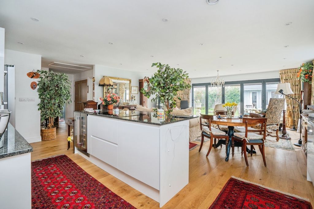 Property photo 3 of 16 Pbox-Img.Jpg