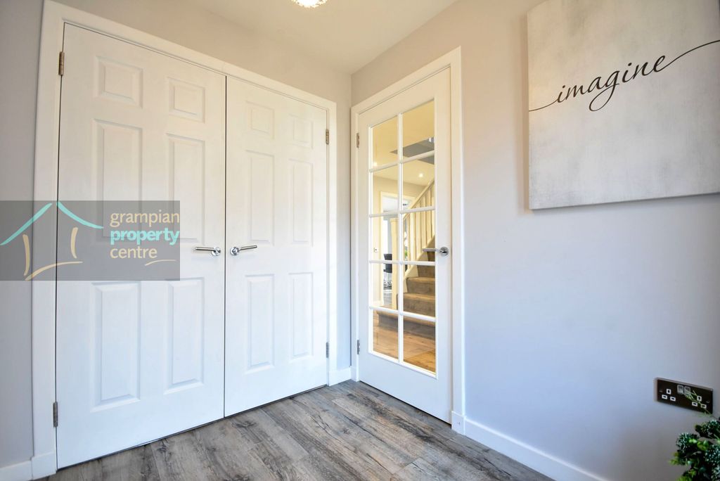 Property photo 3 of 34 Vestibule .Jpg
