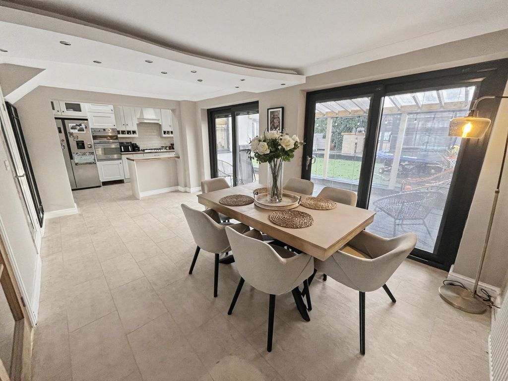 Property photo 3 of 33