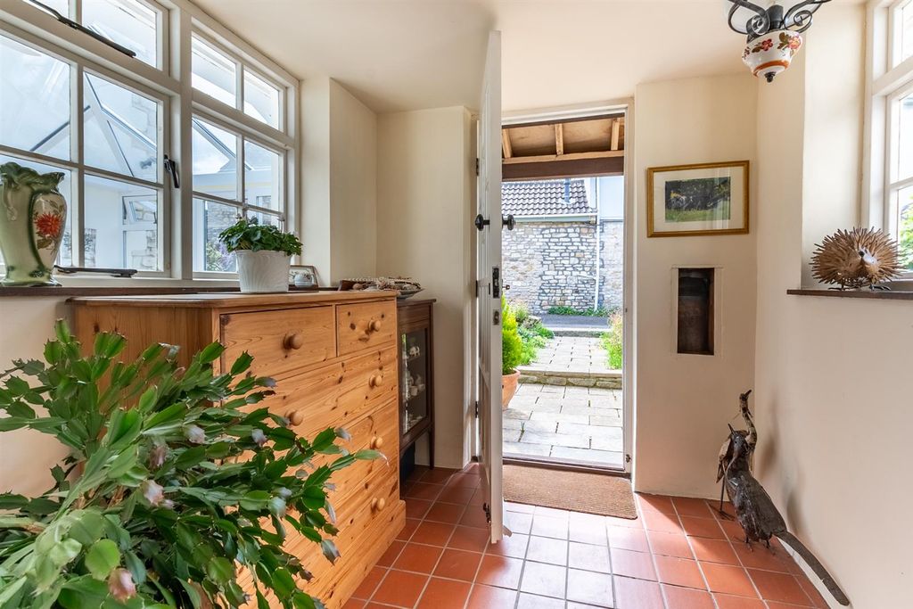 Property photo 3 of 30 Entrance Porch