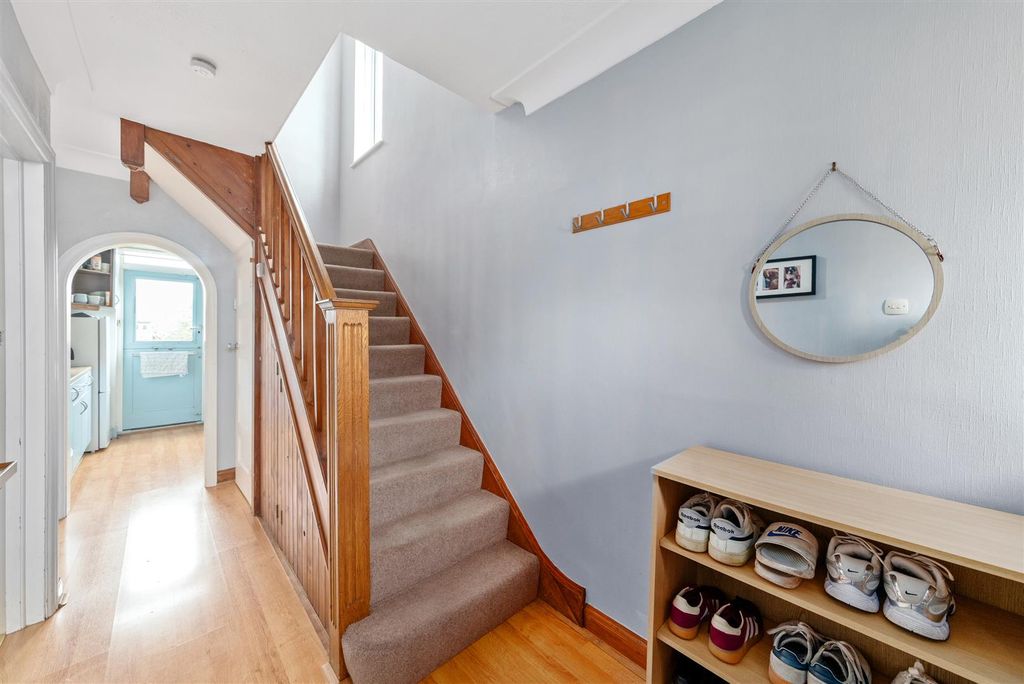 Property photo 2 of 12 Leamington Avenue