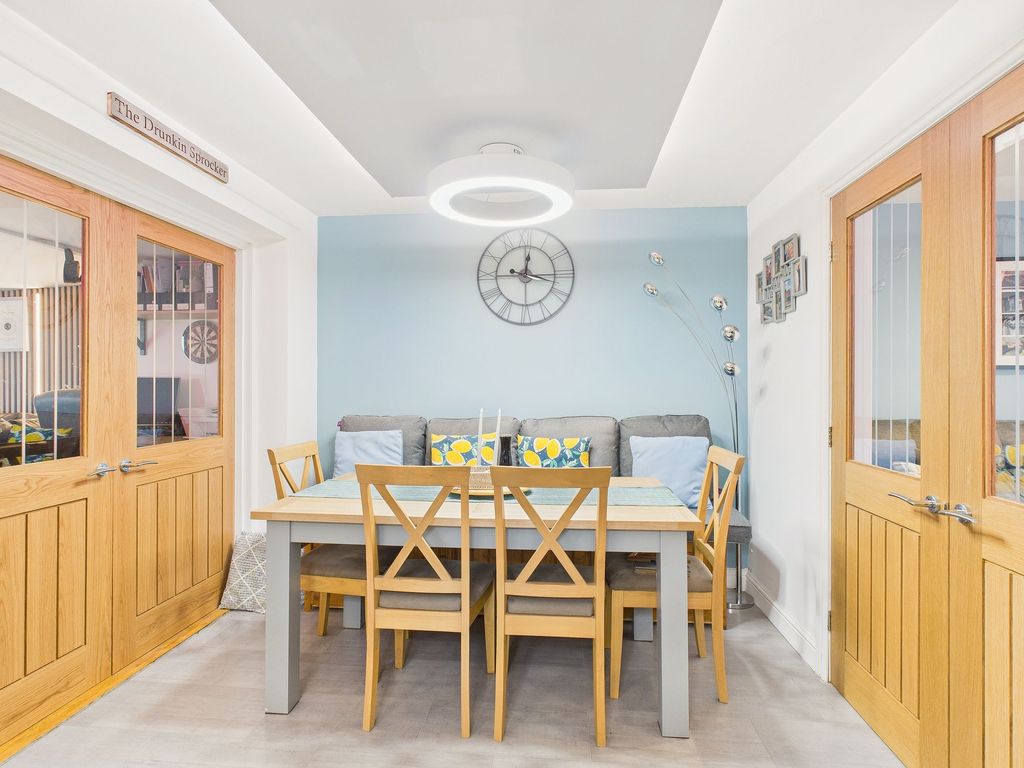 Property photo 3 of 14 Dining Kitchen