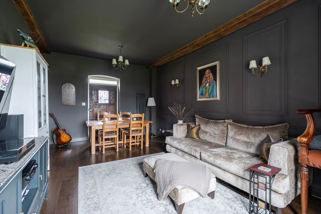 Property photo 1 of 33