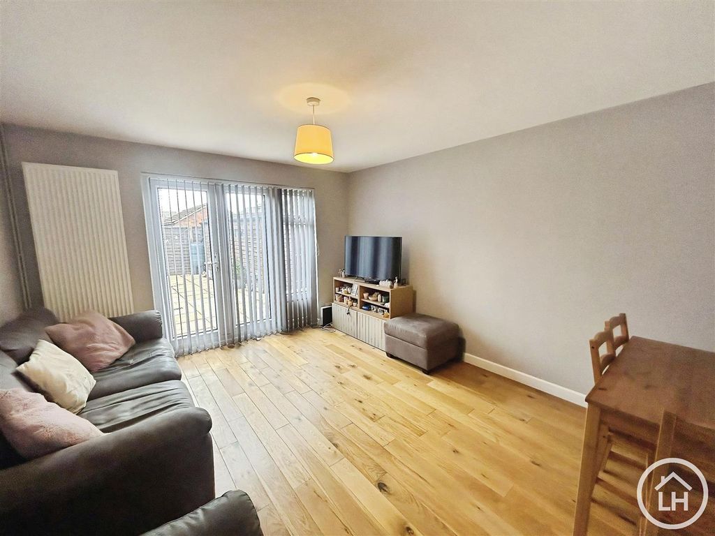 Property photo 2 of 14 Lounge