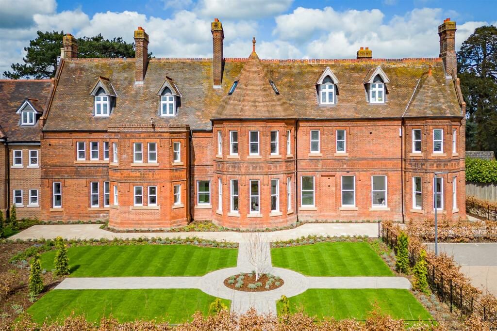 Property photo 1 of 12 Exterior