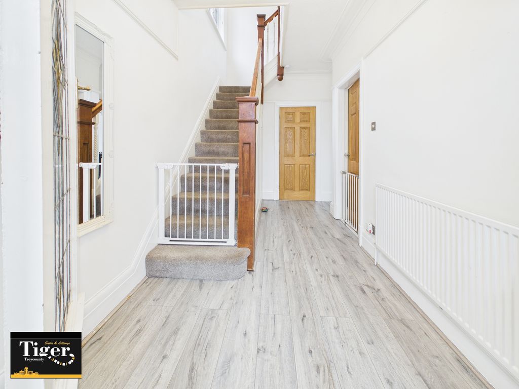 Property photo 3 of 26