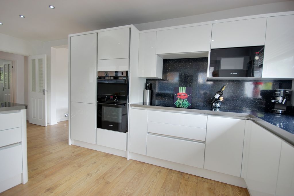 Property photo 3 of 25 1 Kit Din C