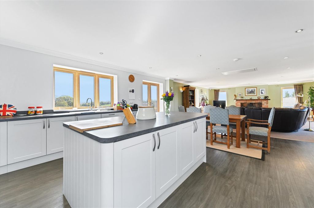 Property photo 3 of 32 18.Jpg