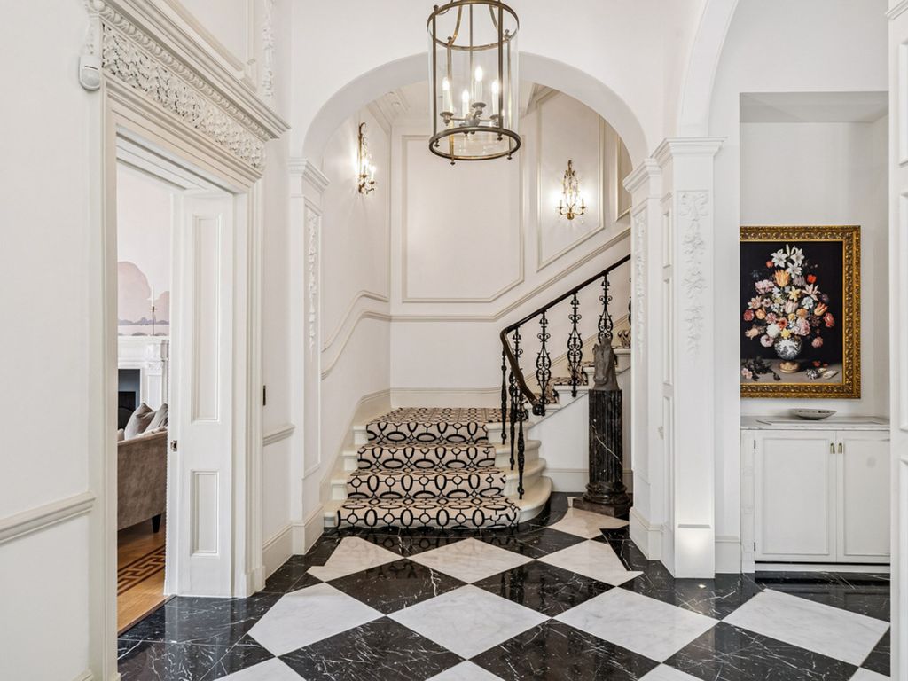 Property photo 1 of 32