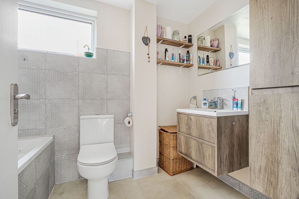 Additional image 14 of 4 bed link detached house for saleMoggs Mead, Petersfield, Hampshire GU31