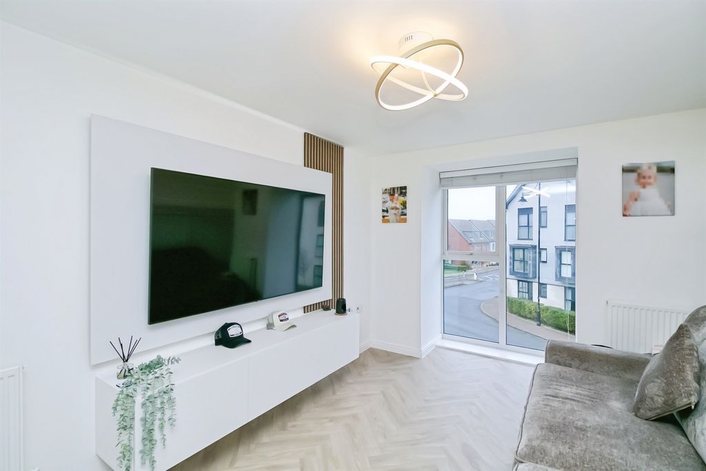 Property photo 3 of 12