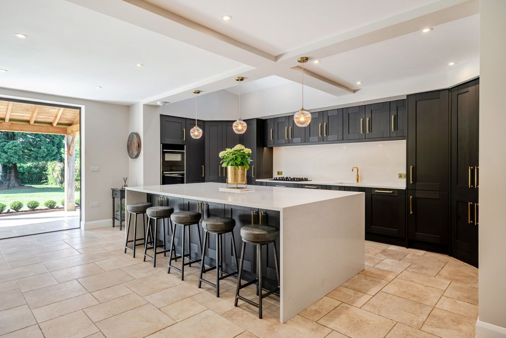 Property photo 3 of 28 Kitchen/Dining