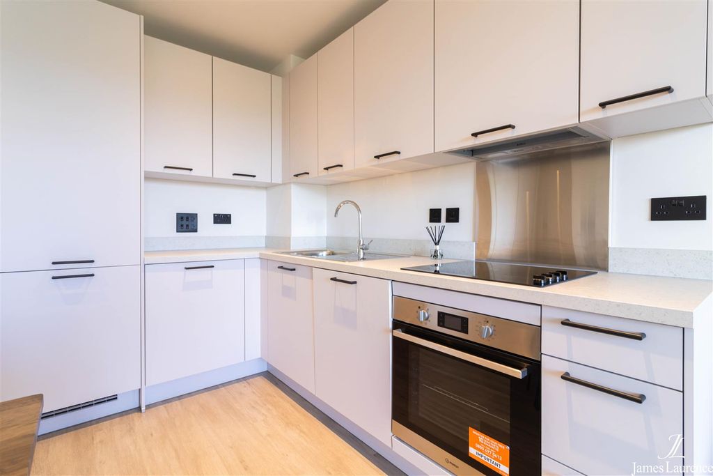 Property photo 3 of 17 Kitchen