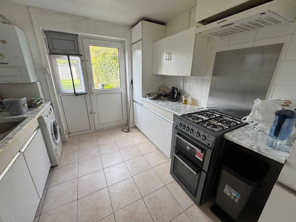 Property photo 3 of 9 Fitted Kitchen