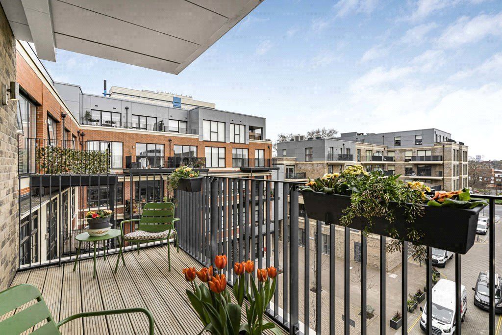 Property photo 1 of 10 Balcony