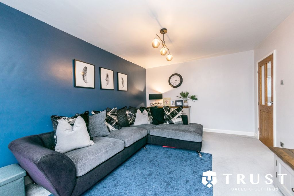 Property photo 3 of 37