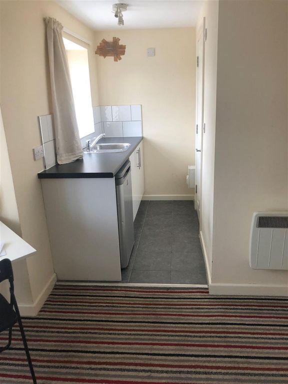 Property photo 2 of 6 Room 3 Sinkette 109 Wentworth .Jpg